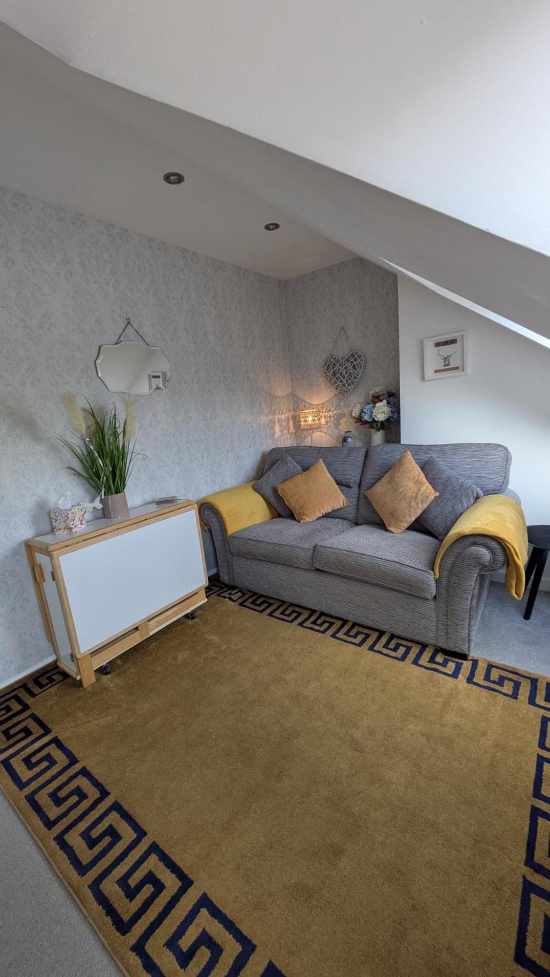 Village Life- Private Attic Suite - Living Room, Bedroom And Bathroom Newtown St Boswells Eksteriør bilde
